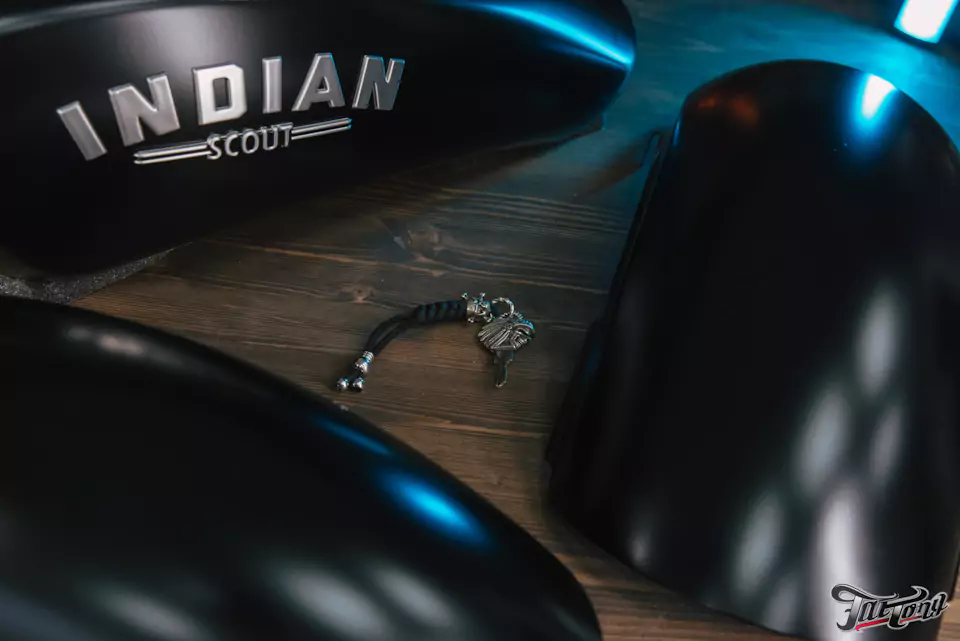 Окрасили детали мотоцикла Indian Scout в черный матовый цвет